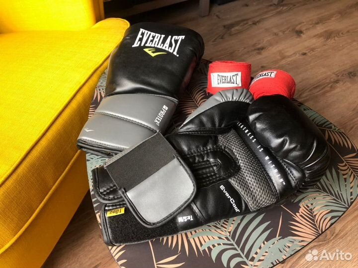 Боксерские перчатки Everlast