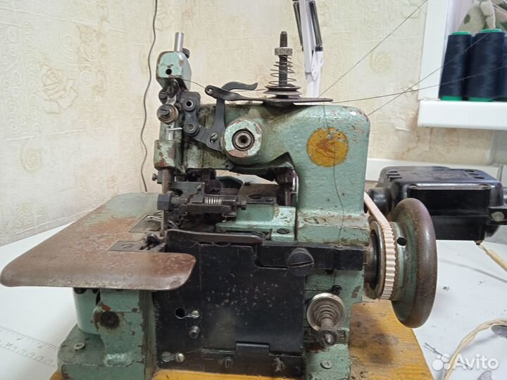 Бу промышленный оверлок