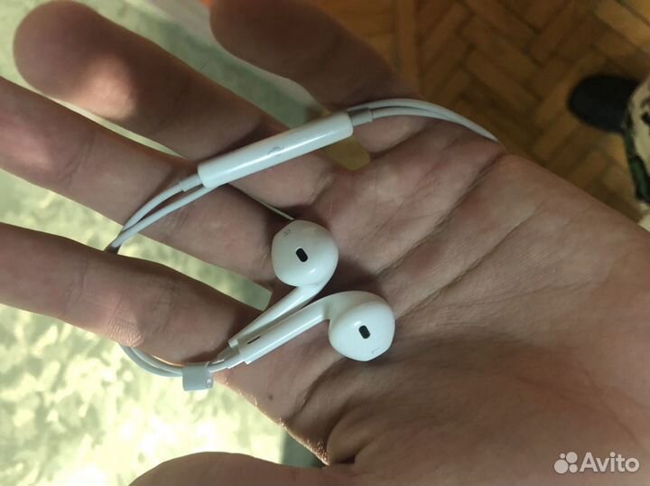Наушники EarPods от Apple с разъёмом Lightning