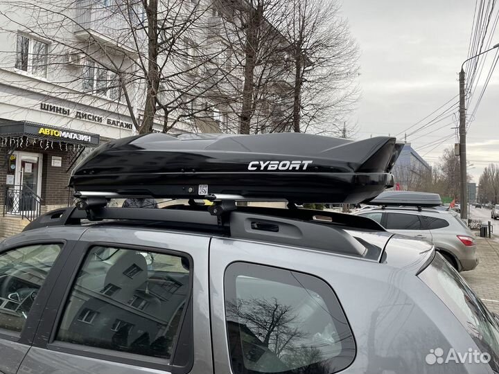 Бокс cybort 480л черный металлик на Duster