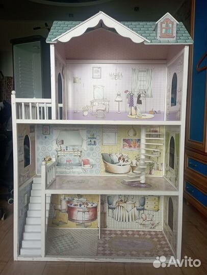 Большой кукольный домик