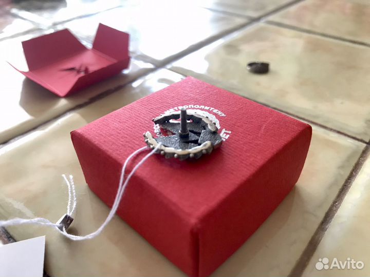 Нагрудный знак,фрачник-значок 75 лет Метрополитену