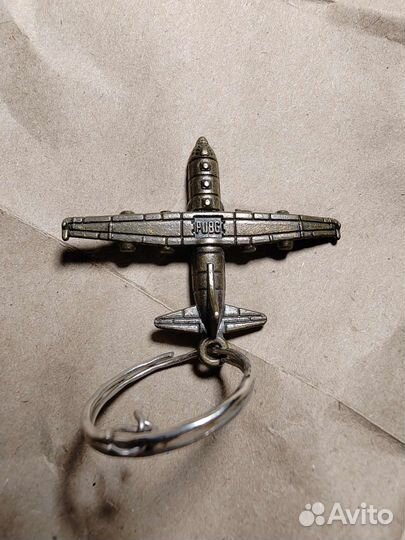 Брелок в виде самолёта AC-130 с логотипом pubg