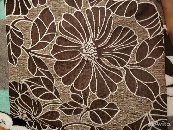 Чехлы на подушки (2шт) и две боковые подушки