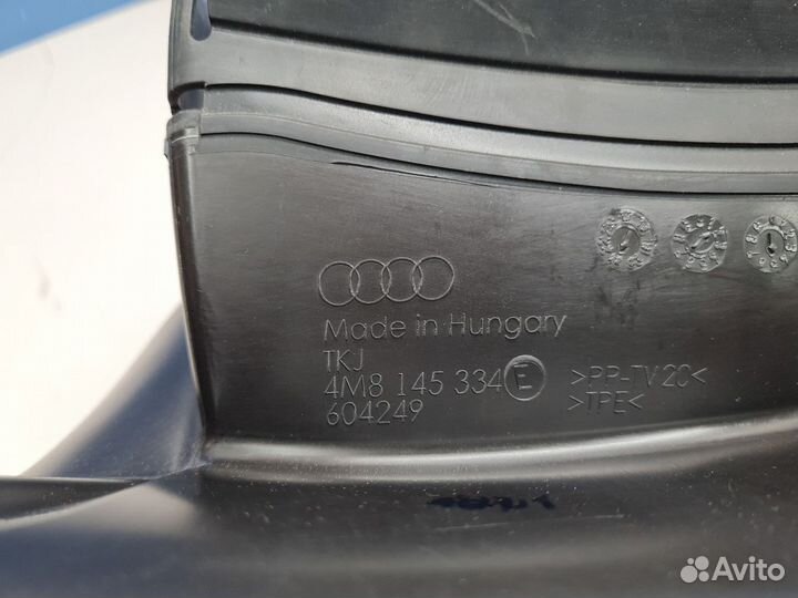 Воздуховод интеркуллера правый Audi Q8 4M8 2018