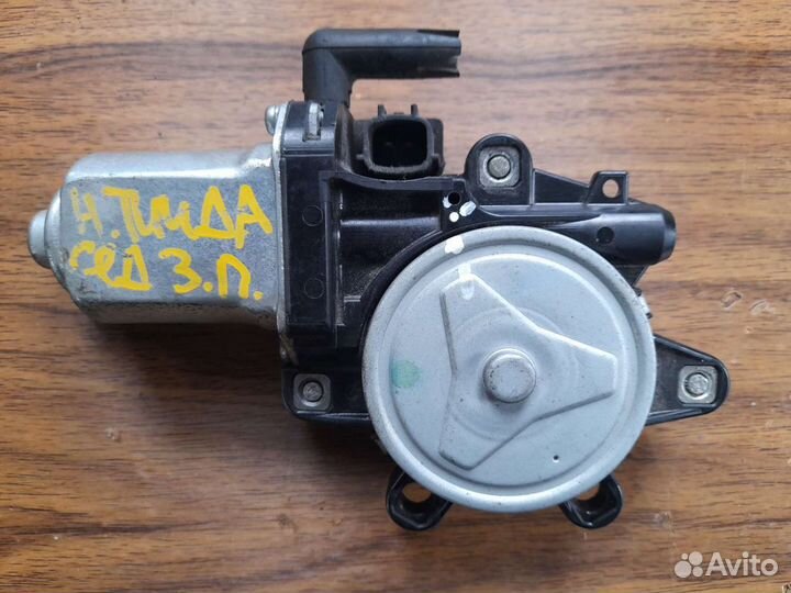 Моторчик стеклоподъемника Nissan Tiida