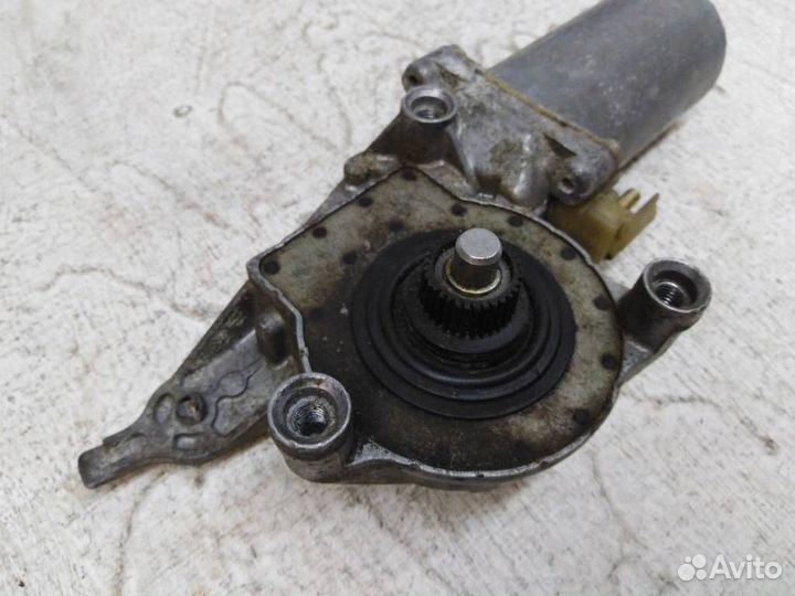 Моторчик заднего левого стеклоподъемника