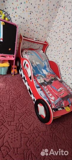 Компьютерный стол со шкафом,кроватью и камод бу