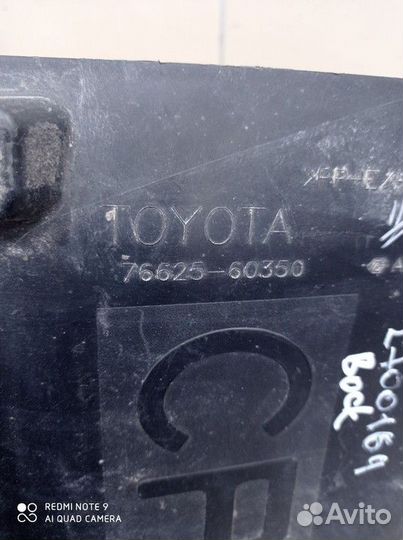 Брызговик правый Toyota Land Cruiser