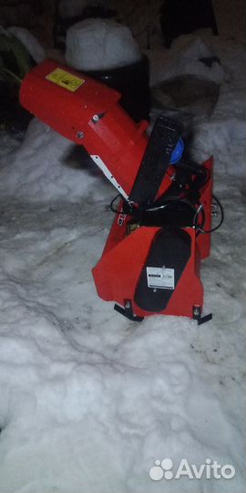 Снегоуборочная приставка к мотоблоку