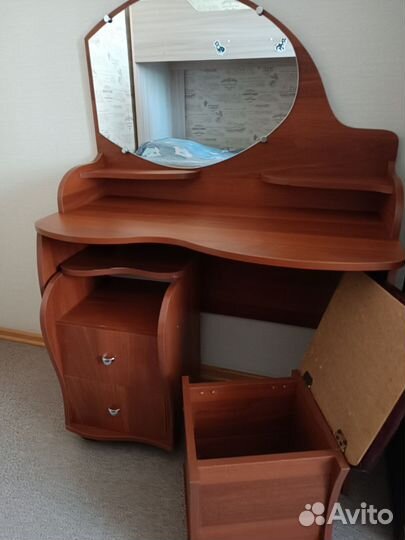 Трюмо с зеркалом бу