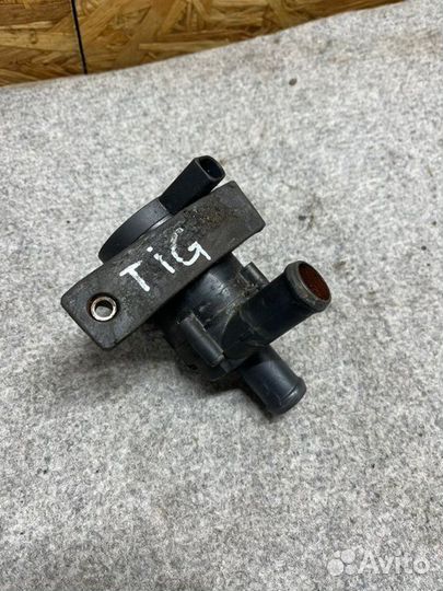 Помпа водяная Volkswagen Tiguan SUV NF CAW 2011