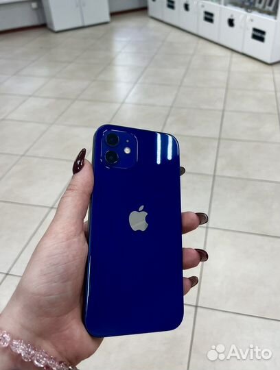 Телефон iPhone 12