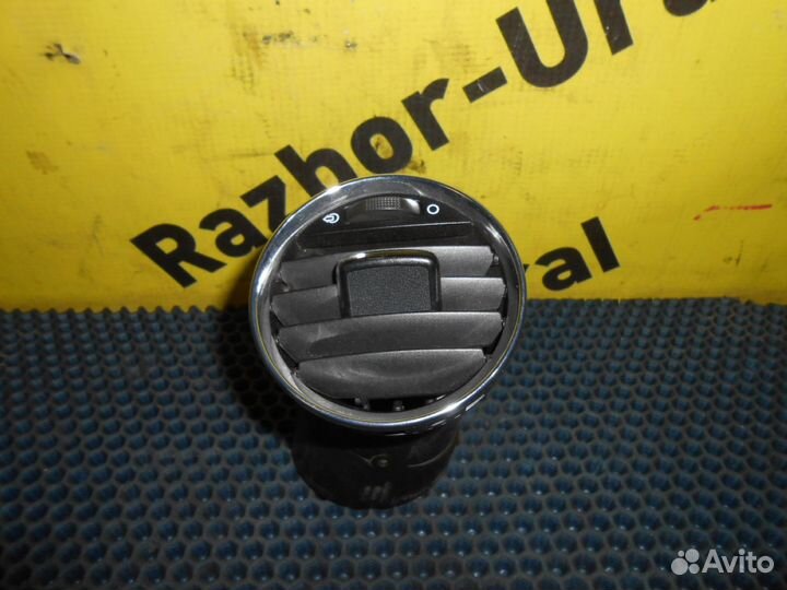 Дефлектор воздушный левый Пежо 308