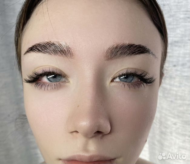 Модель на наращивание ресниц