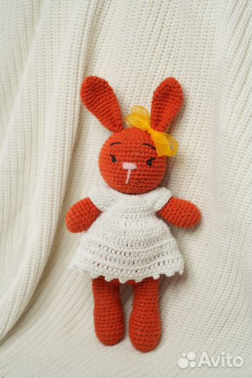 Заяц вязаный, ручная работа