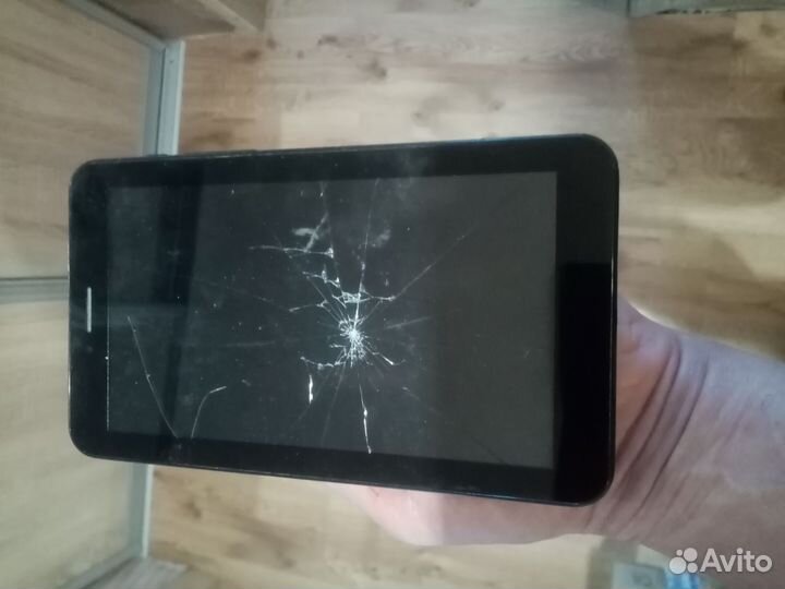 Планшет Digma optima 7.4