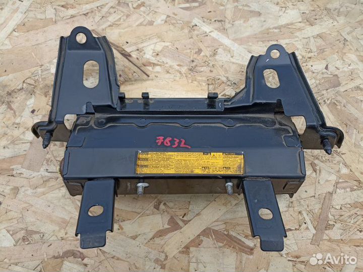 Подушка безопасности в колени Toyota Avensis