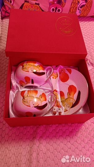 Ваза-ладья,чайная пара, тарелки,фруктовница