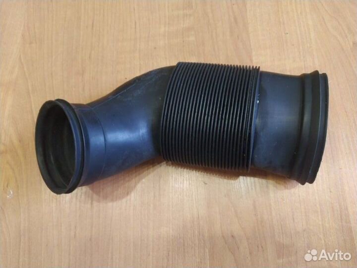 Патрубок воздухозаборника. Mercedes-Benz S-Class