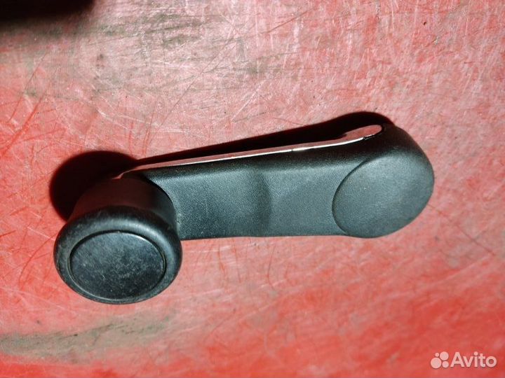 Ручка стеклоподъемника Audi 100 седан 2.8 AAH 1993