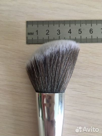 Кисть для макияжа