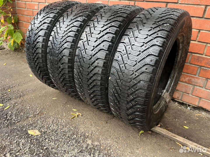 Goodyear UltraGrip 500 235/65 R17