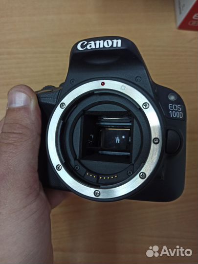 Зеркальный фотоаппарат Canon 100d