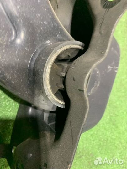 Рычаг подвески продольный задний правый Volkswagen