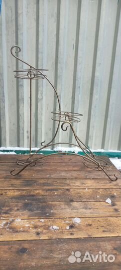 Подставка для цветов металлическая