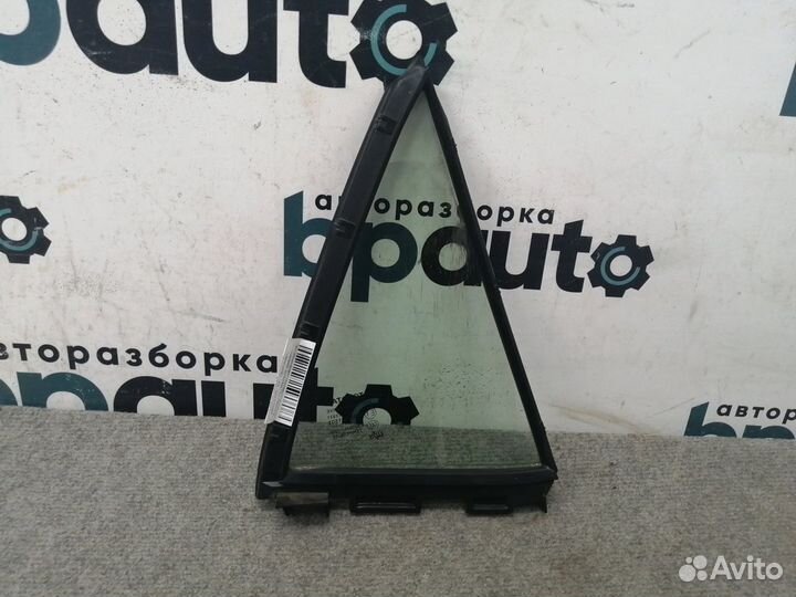 Форточка задней левой двери стекло 68124-12850