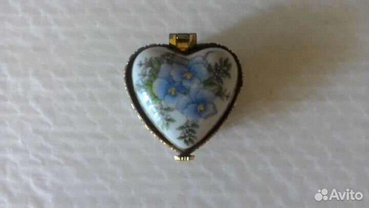 Коробка для кольца (шкатулка)