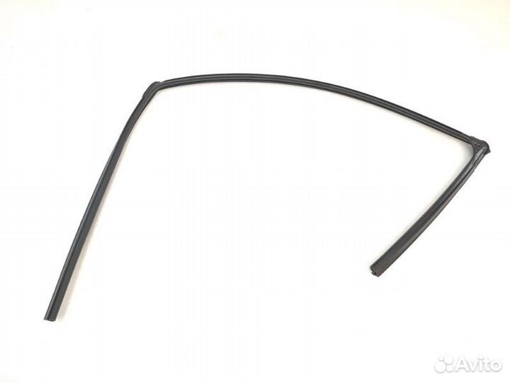 Уплотнитель стекла двери передний правый