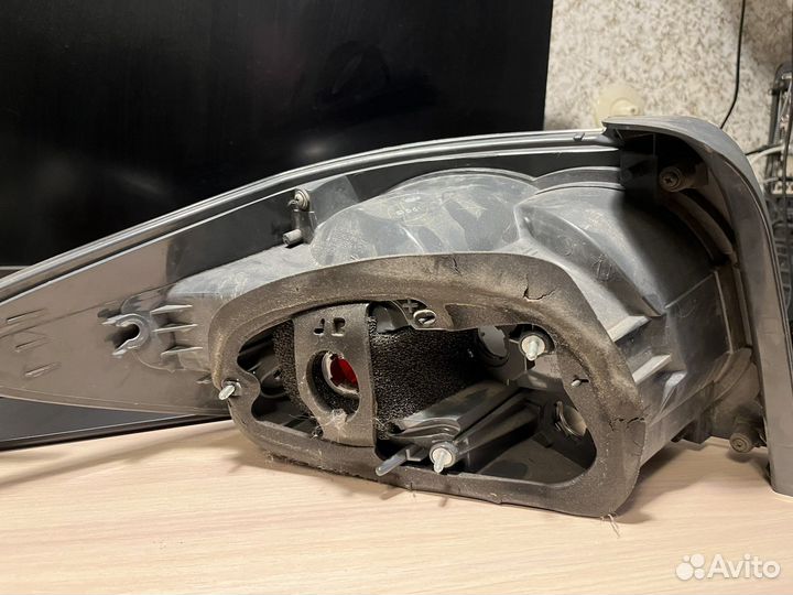 Оригинальные задние фонари на Mazda CX-7