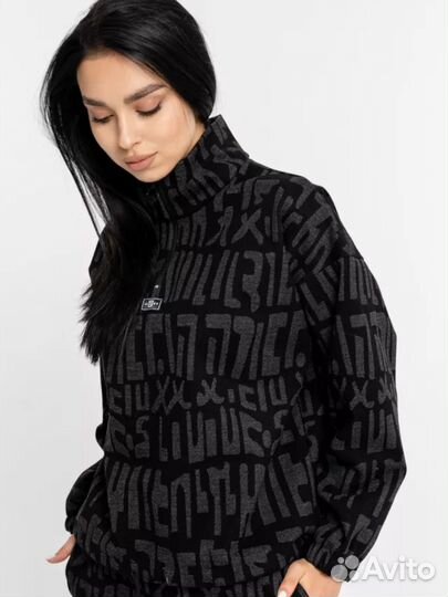 Женский спортивный костюм