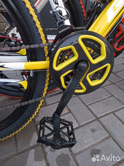 Новые на 27.5 литых дисках,21 скорость Shimano