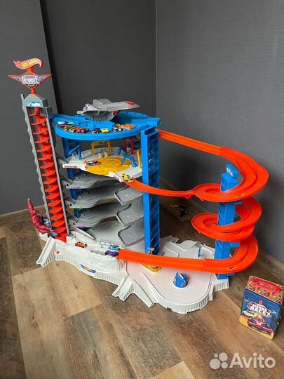 Трек Hot Wheels Super Ultimate Garage Play+машинки