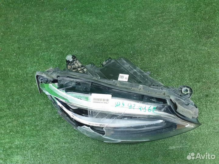 Фара правая Mercedes-Benz C-Class