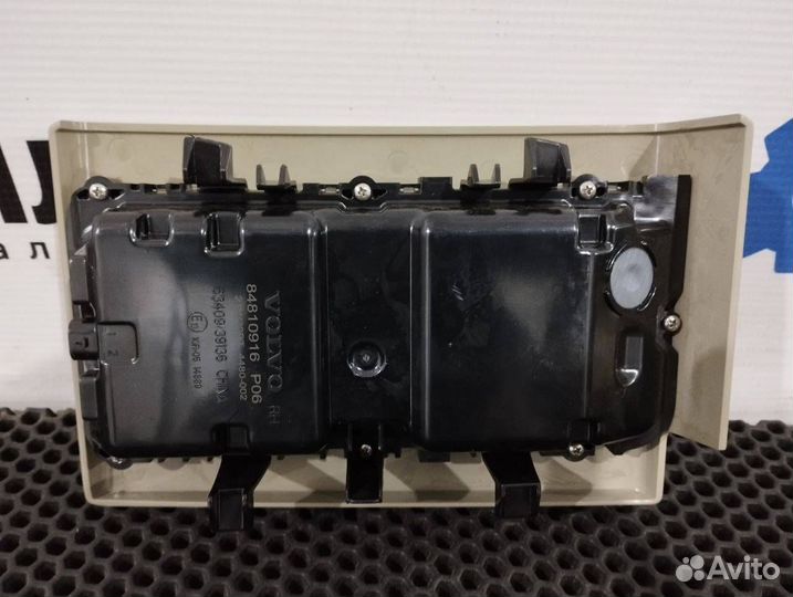 Фонарь салона (плафон) правый Volvo FH5 84483688