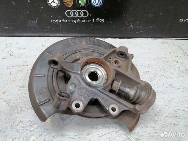 Кулак поворотный задний правый Mercedes-Benz R350