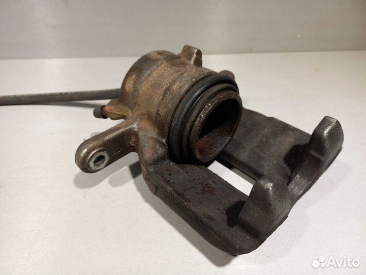 Суппорт передний левый Nissan Almera G15 седан