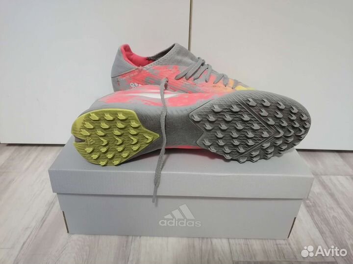 Футбольные бутсы adidas predator