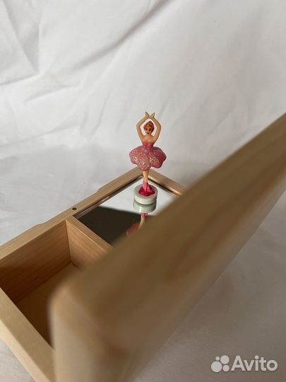 Музыкальная шкатулка с балериной из клена