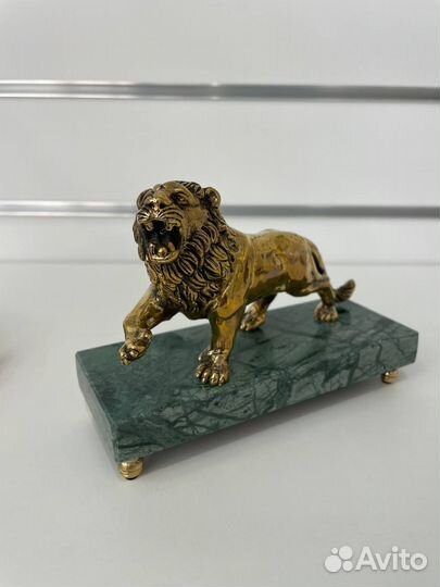 Фигура на камне - лев