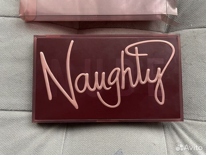Палетка теней huda beauty naughty