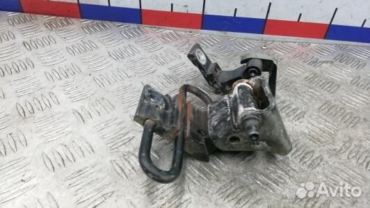 Петля передняя правая audi A6 C6 (YUK02FB01)