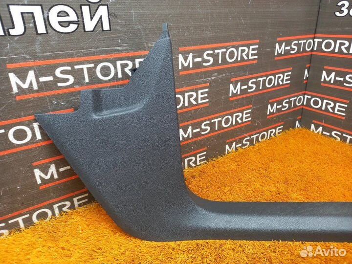 Накладка на порог салона передняя правая