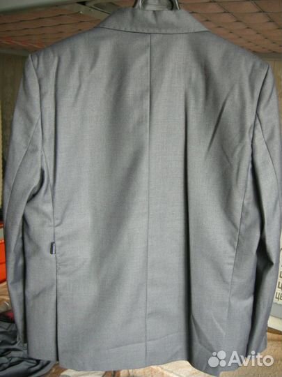 Костюм-тройка на рост 140