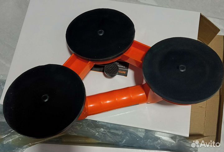 Стеклодомкрат с тремя присосками