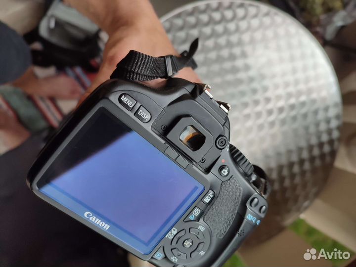 Зеркальная камера Canon 550d с объективом 18-135